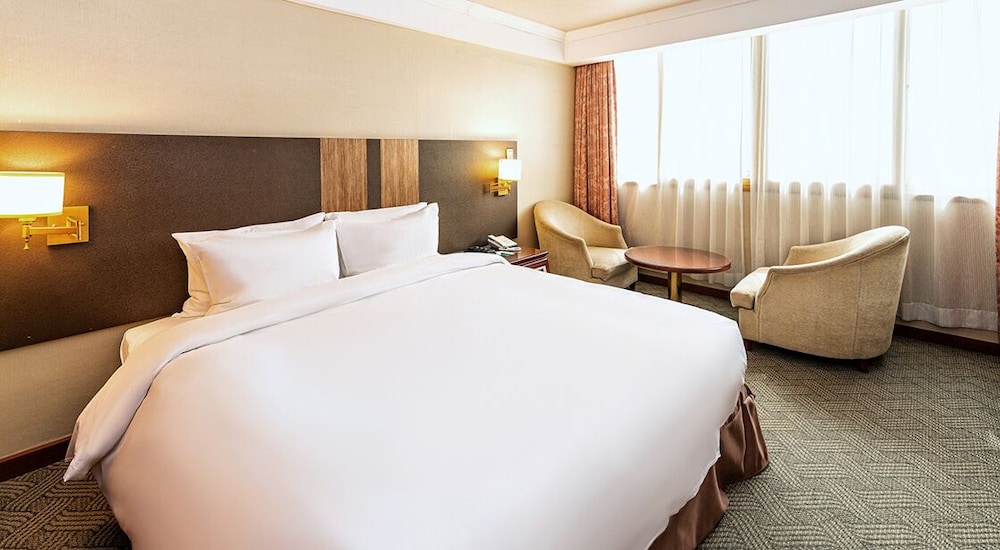 [Breakfast Combo For 2pax] Standard Queen With Bathtub (Korean Or American Breakfast Choose 1)