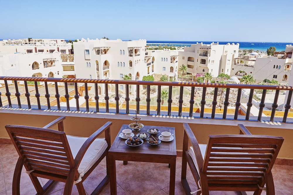 Standard Room, Partial Ocean View (Side Sea View) - Photo 5