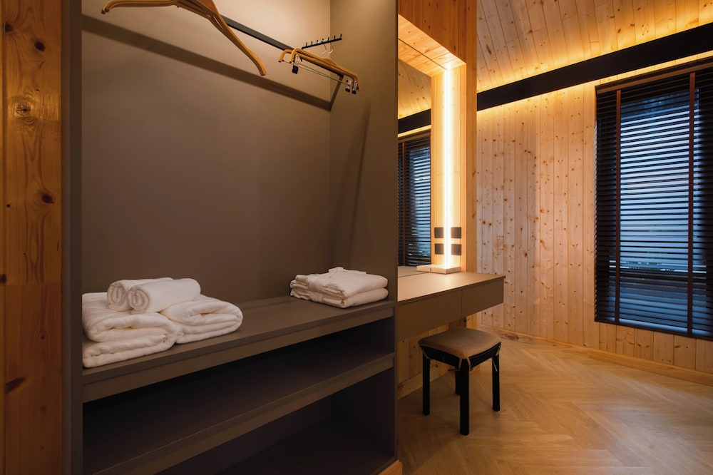 Honeymoon Suite - Photo 2