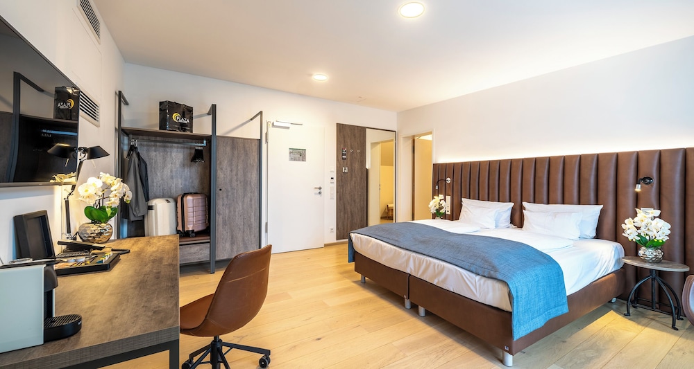 Junior Suite, 1 King Bed, Sauna - Photo 5