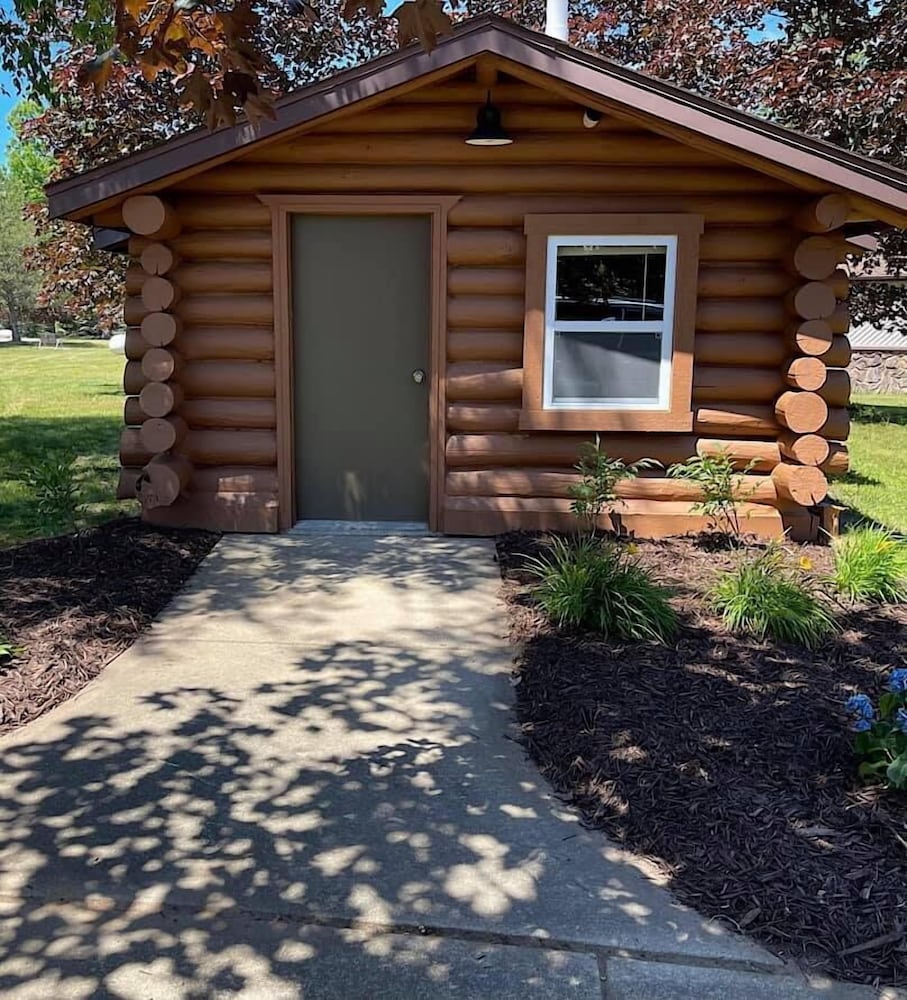 Basic Cabin photo 2