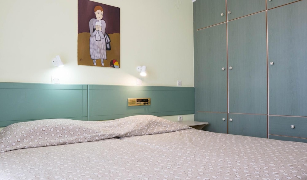 Basic Apartment - Photo 1