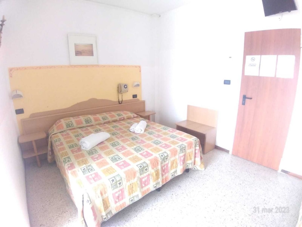 Basic Double or Twin Room photo 2