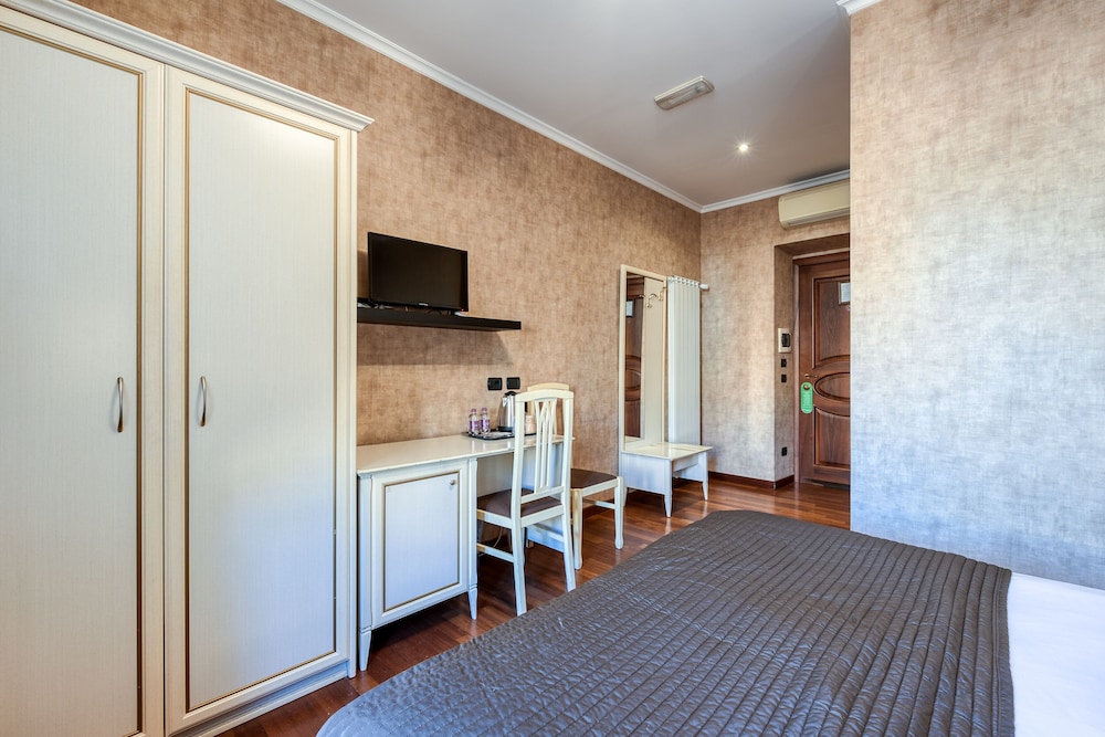 Classic Double or Twin Room photo 3