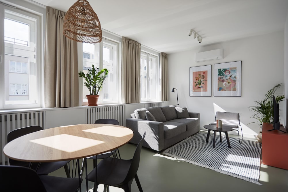 One Bedroom Apartment - Photo 1