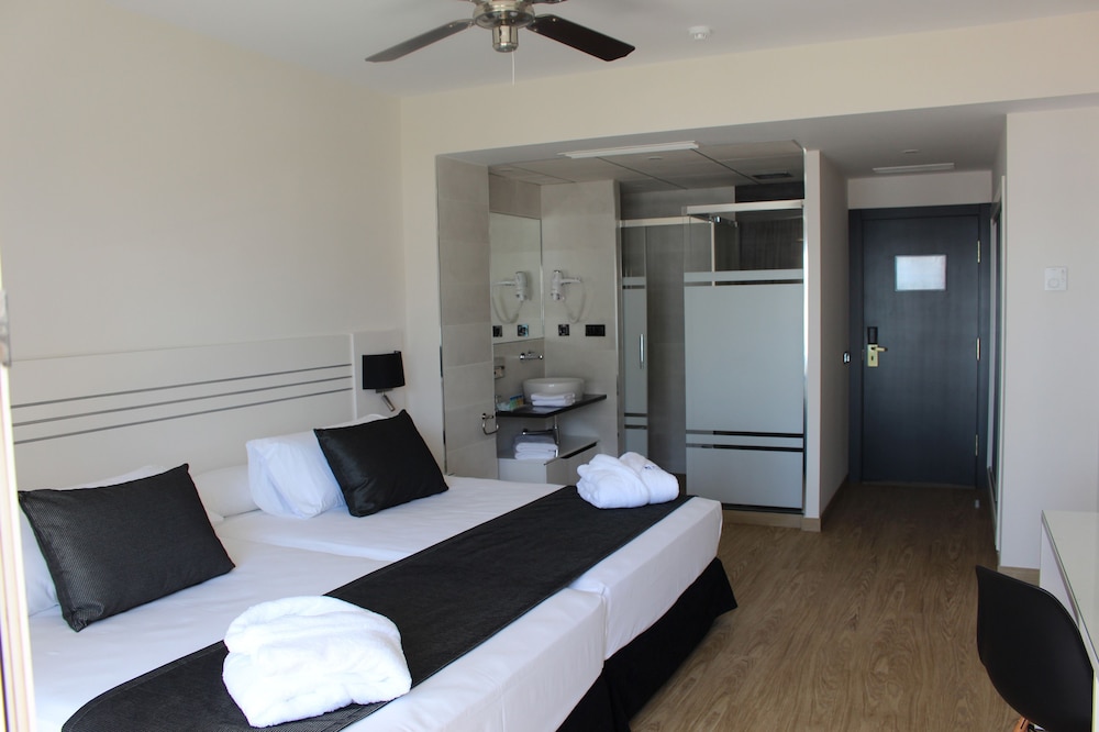 Superior Double Room, Balcony, Sea View photo 2
