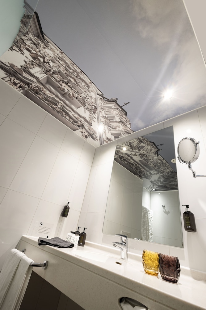 Design Double Room (Innsbruck) - Photo 3