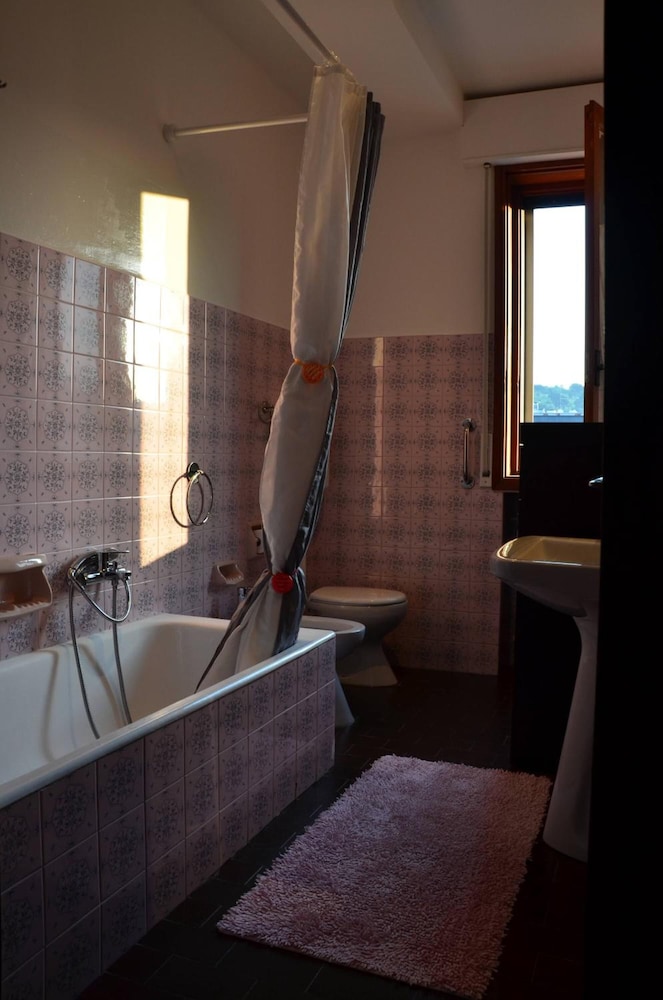 Double Room, 1 King Bed photo 3