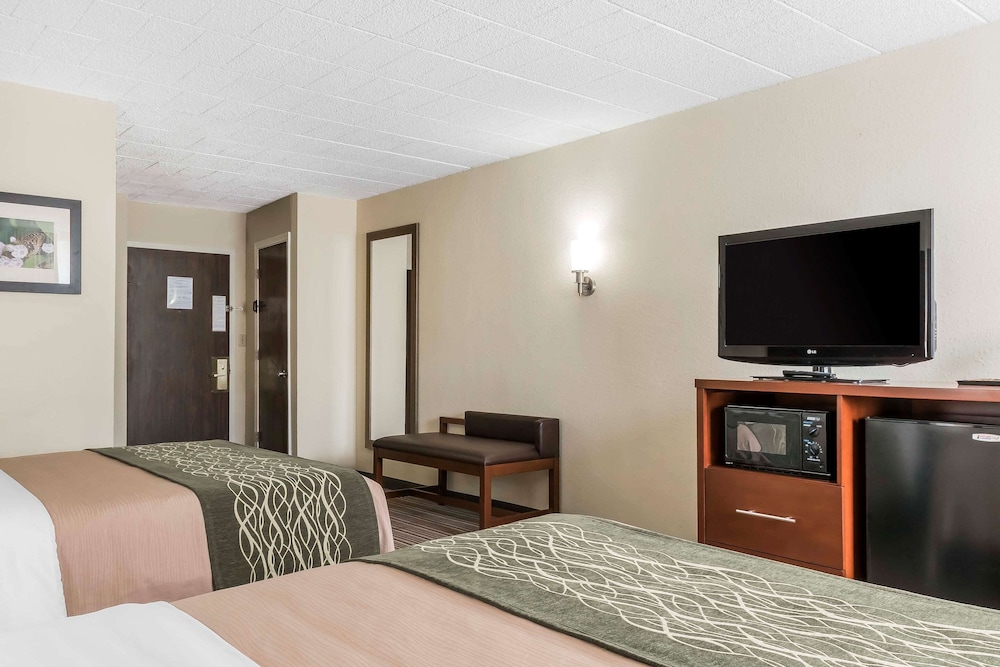 Standard Room, 2 Queen Beds, Non Smoking - Photo 3