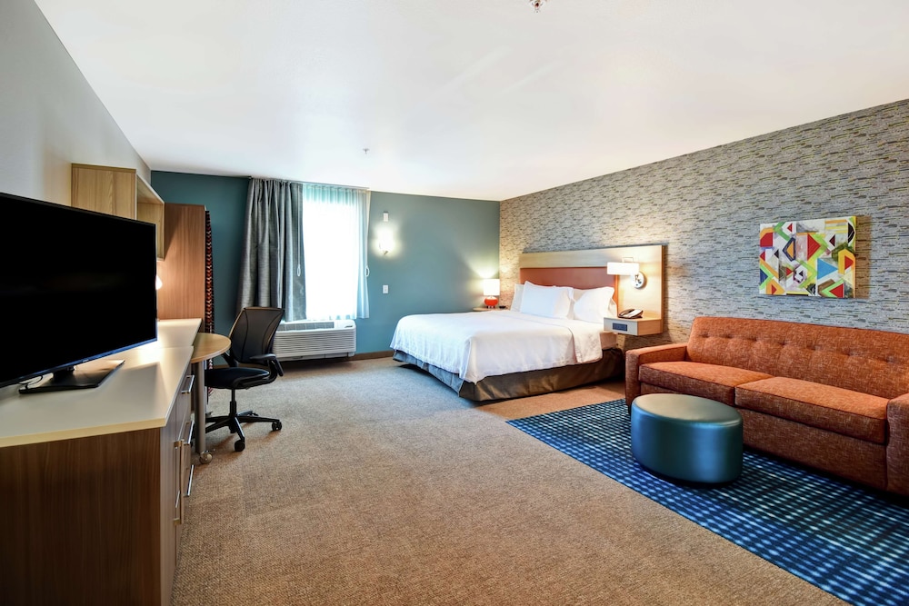 Studio, 1 Queen Bed, Accessible (Roll-In Shower) photo 2
