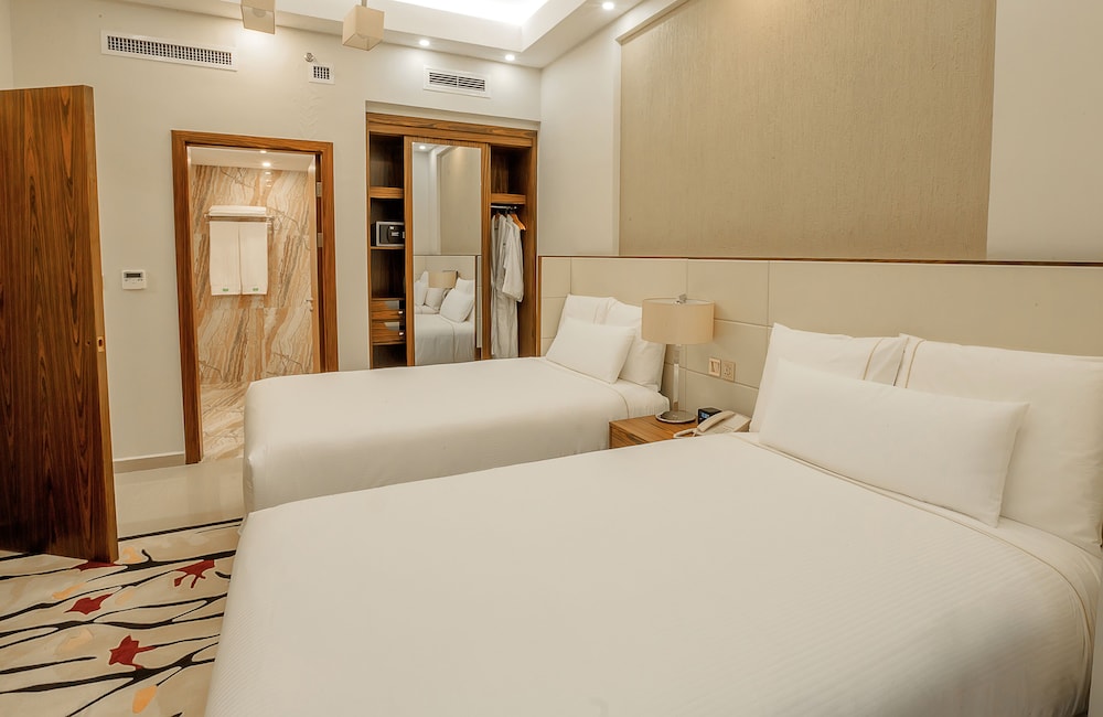 Premier Apartment, 2 Queen Beds, Ocean View - Photo 2