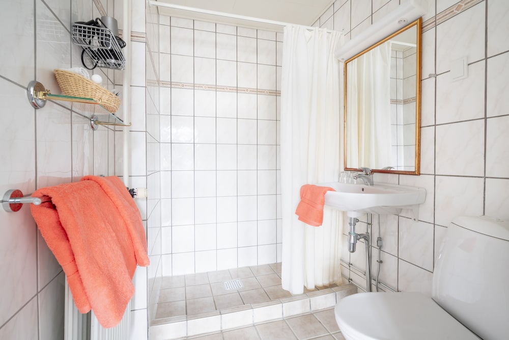 Suite, 1 Bedroom - Photo 2