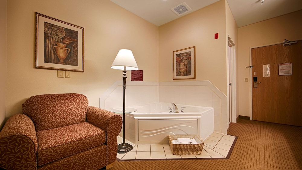 Suite, 1 King Bed, Non Smoking, Jetted Tub (with Sofabed) - Photo 2