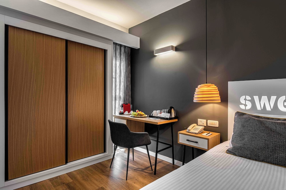 Deluxe Room - Photo 5