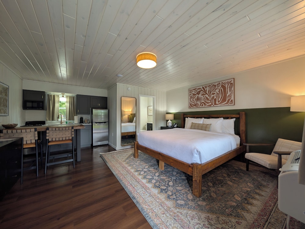 Studio Suite, Patio, Beach View photo 1
