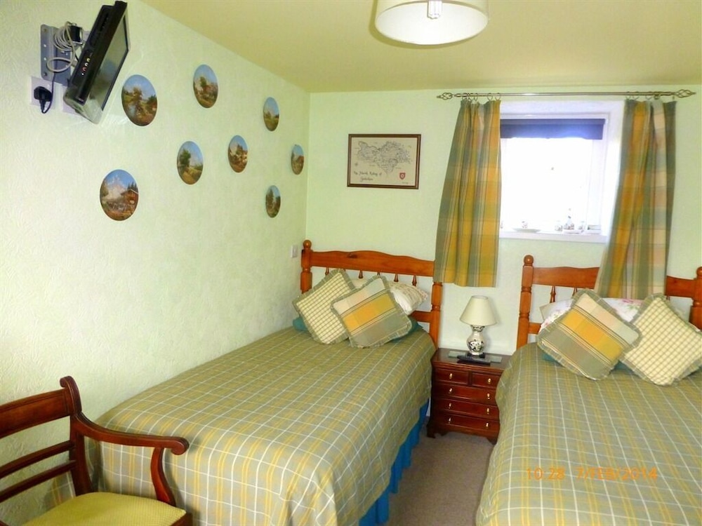 Twin Room, Ensuite photo 2
