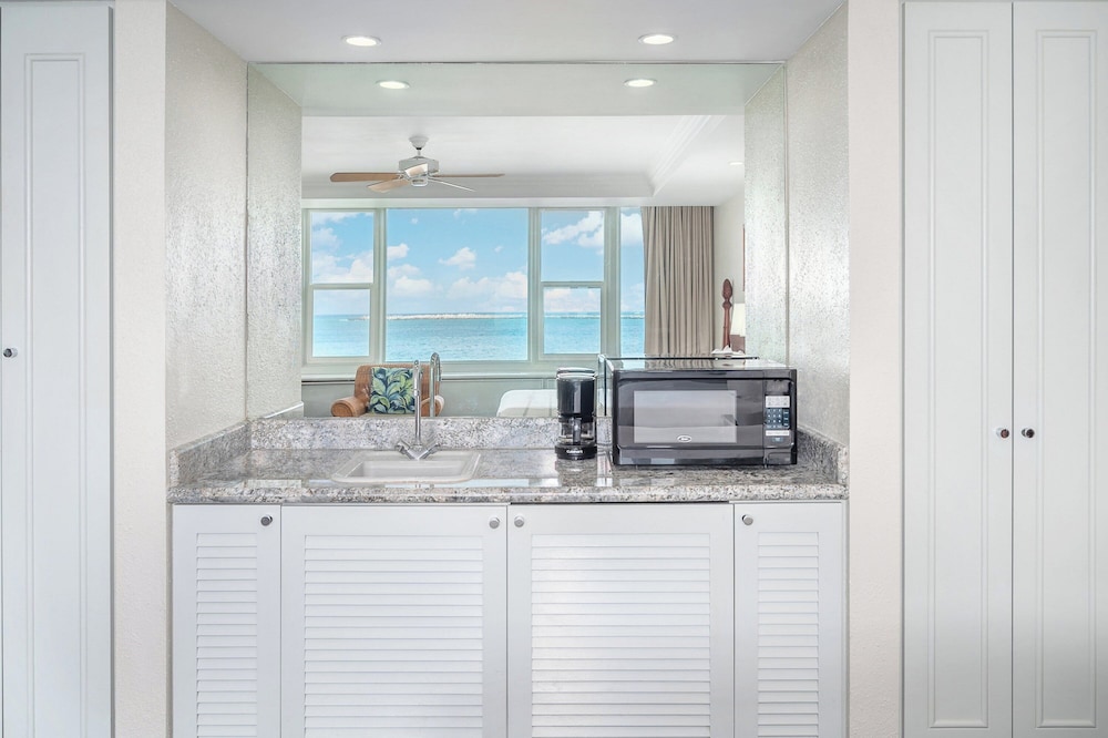 Suite, 2 Queen Beds, Oceanfront - Photo 7