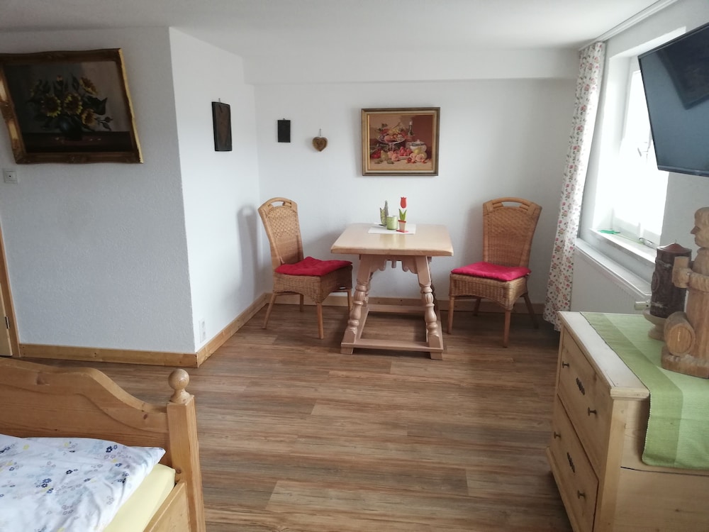 Deluxe Double Room, Private Bathroom (Sonnenblumenzimmer) - Photo 2