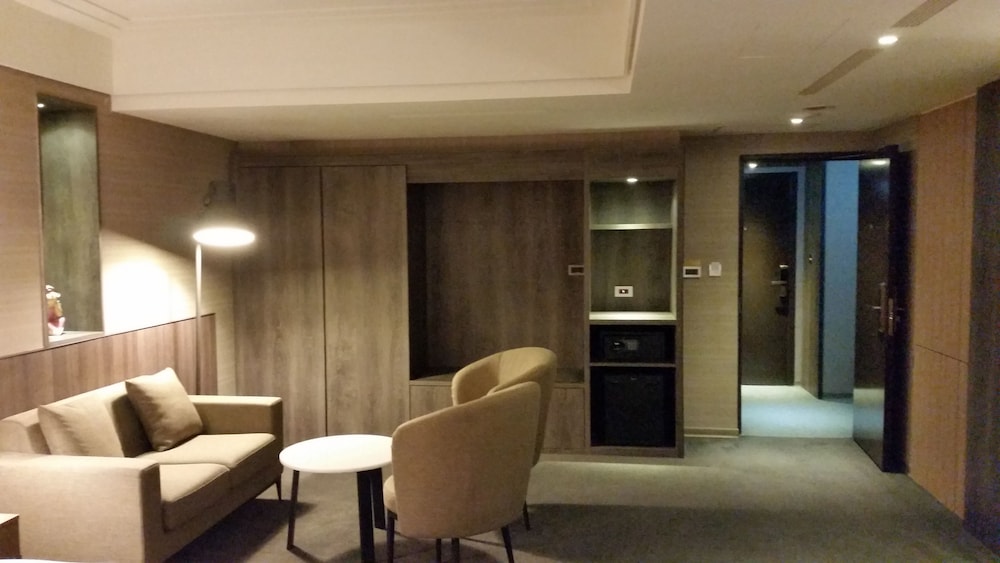 Deluxe Room, 1 King Bed (VIP) photo 2