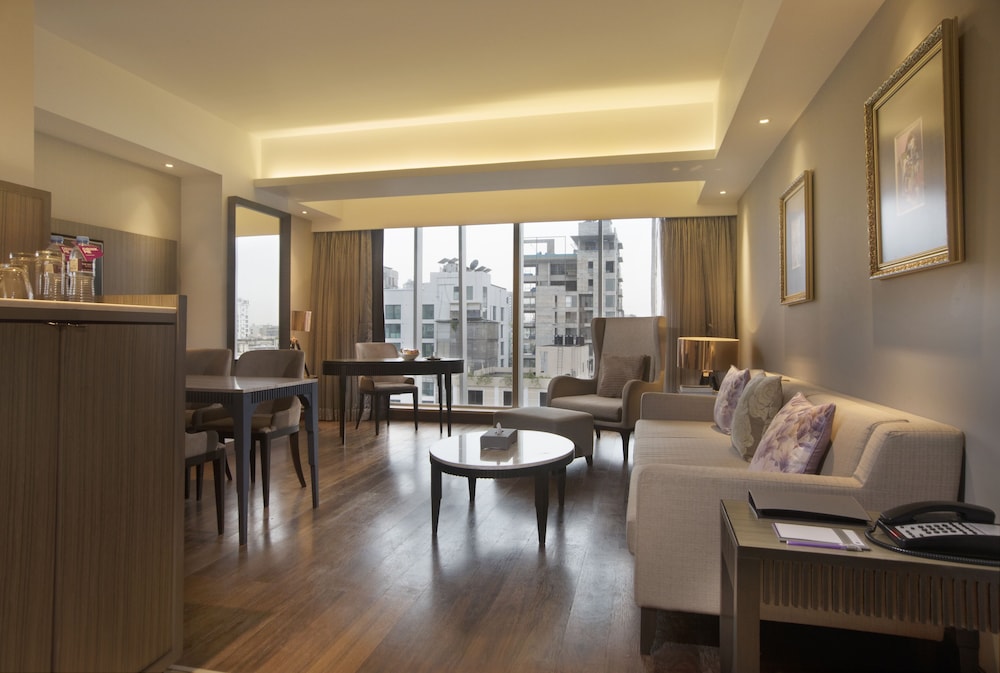 Premier Suite, 1 Bedroom, Accessible, City View photo 3