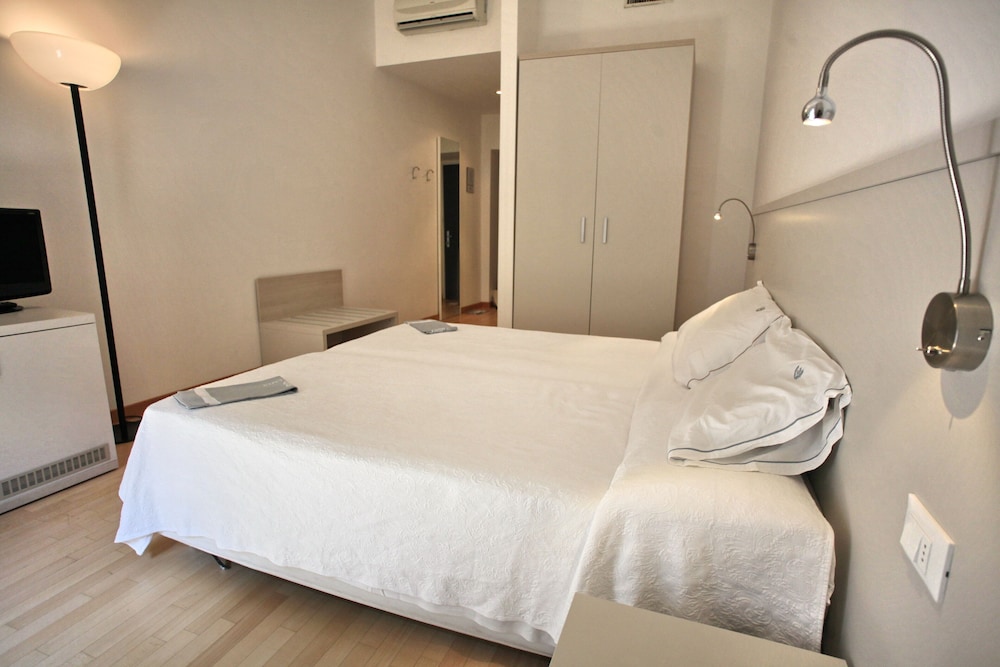 Classic Double or Twin Room - Photo 4