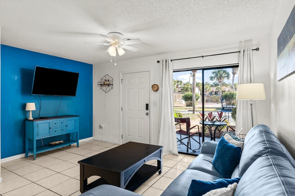 Condo, 2 Bedrooms (V4)
