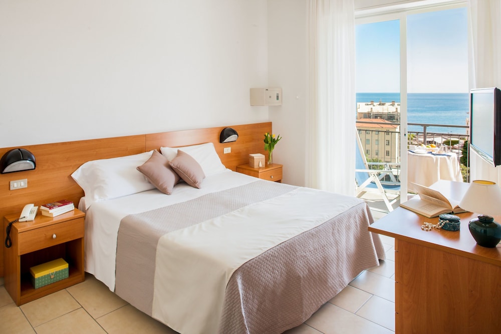 Standard Quadruple Room, Balcony, Sea View photo 1