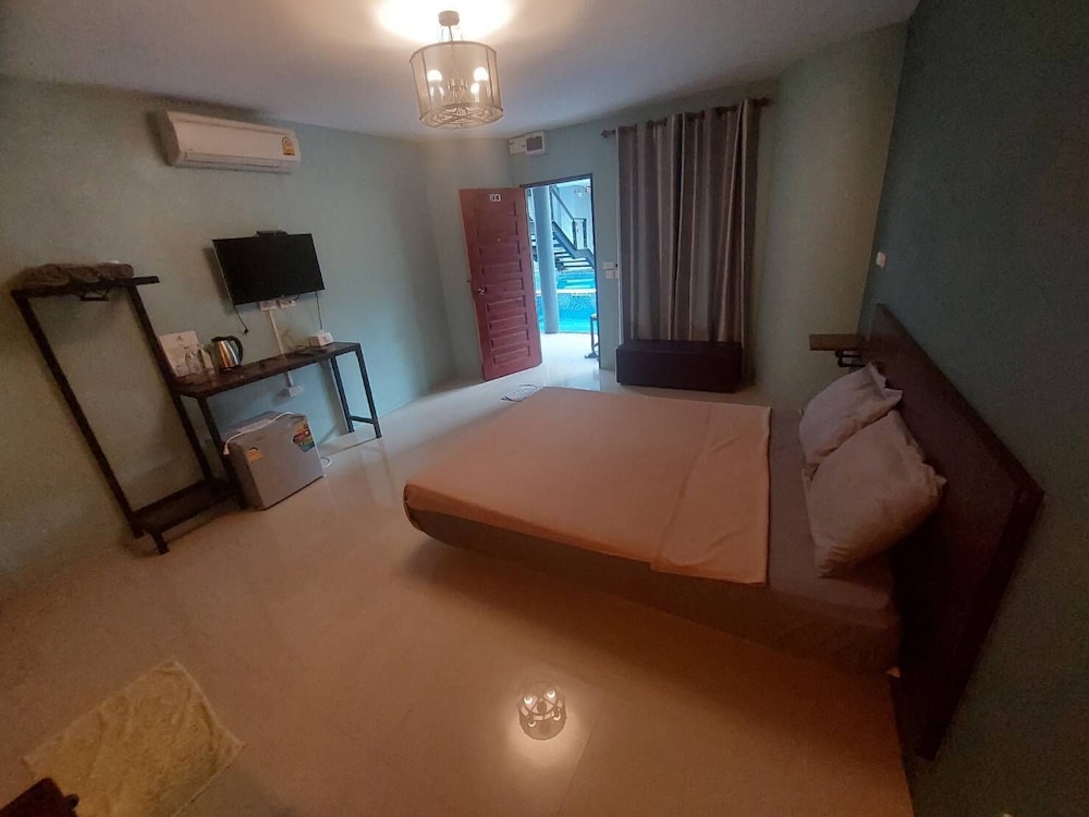 Standard Room, Pool Access photo 3