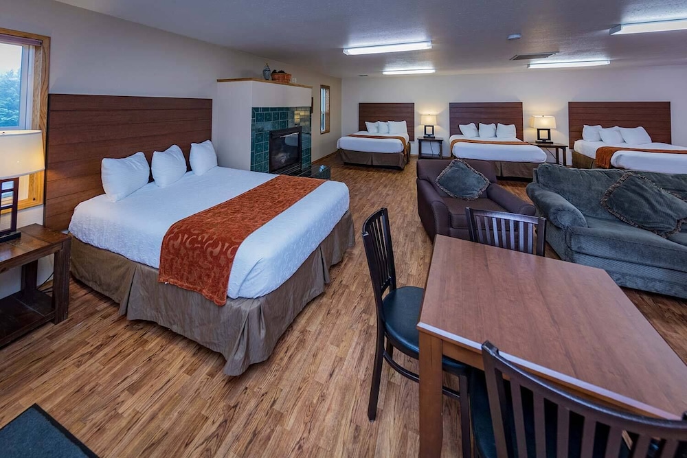 Executive Suite, Multiple Beds (Junior Suite) photo 3