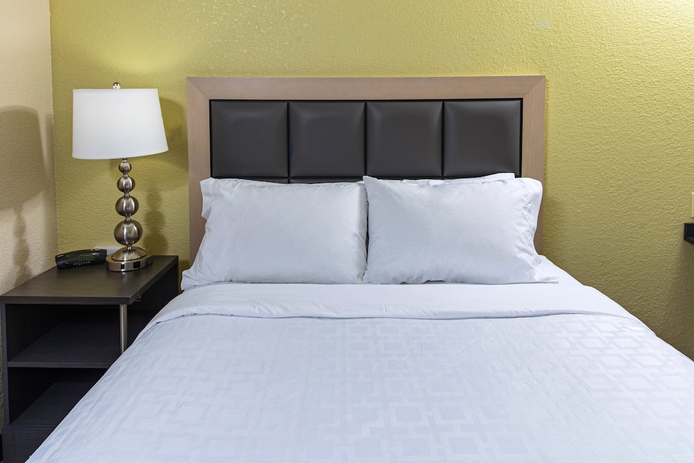 Studio Suite, 1 Queen Bed, Accessible (Mobility) - Photo 6