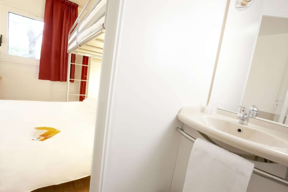 Standard Room, Multiple Beds photo 2