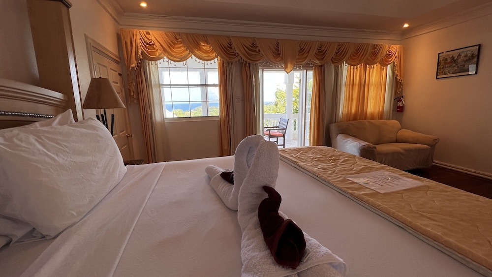 Exclusive Villa, Multiple Bedrooms, Partial Ocean View, Poolside