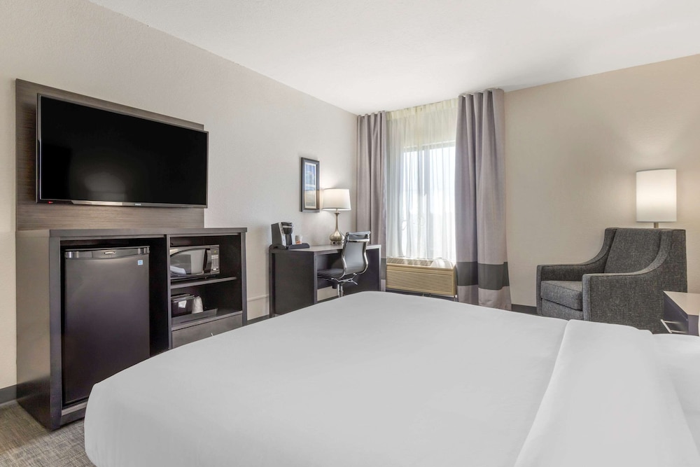 Basic Room, 1 Queen Bed, Accessible, Non Smoking - Photo 6