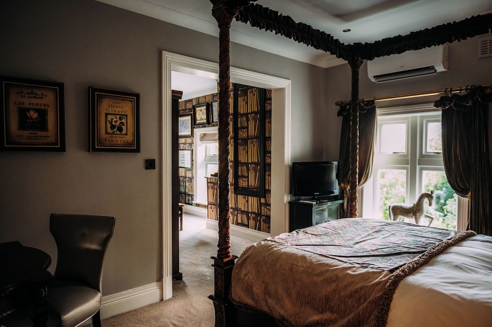 Room, 1 King Bed (Ribble Suite) photo 3