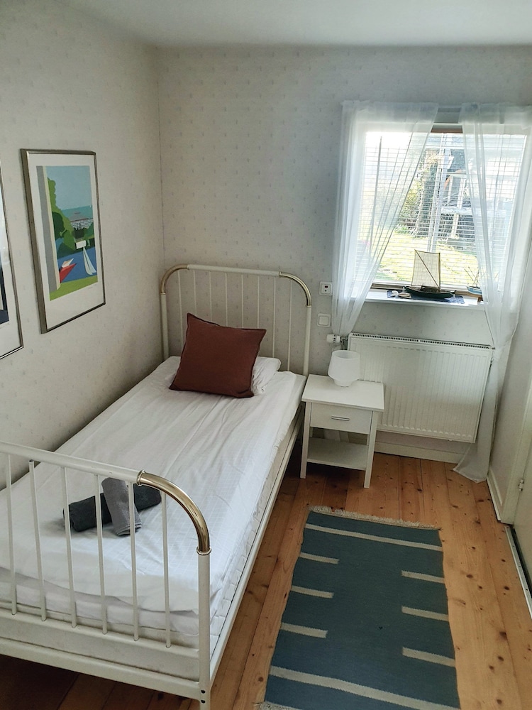 Single Room, Shared Bathroom photo 2