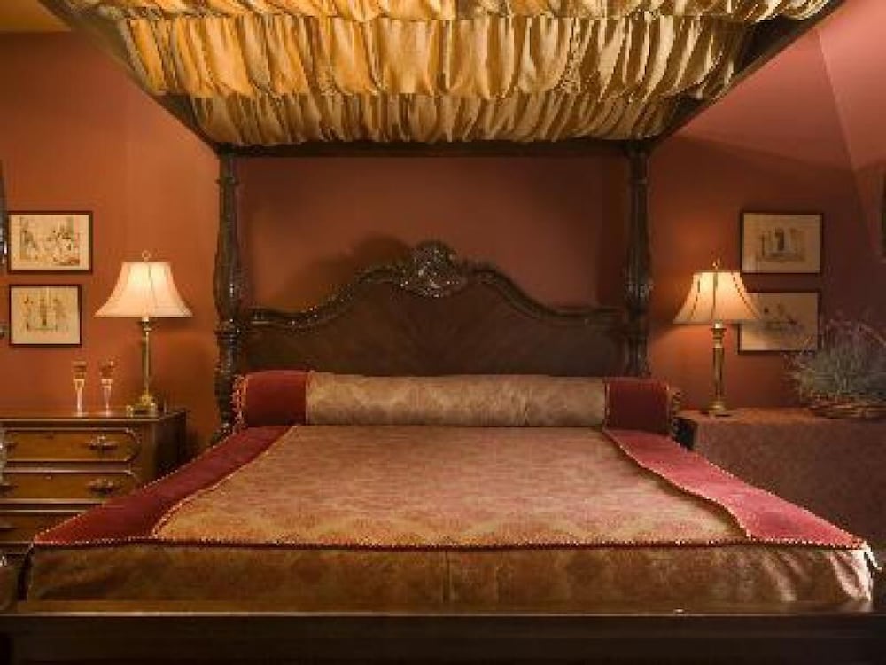 Standard Double Room, Ensuite (01 Chesterfield Suite) photo 2