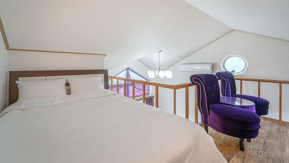 Basic Room, 1 Bedroom (Violet (No Pet/ River View)) - Photo 5