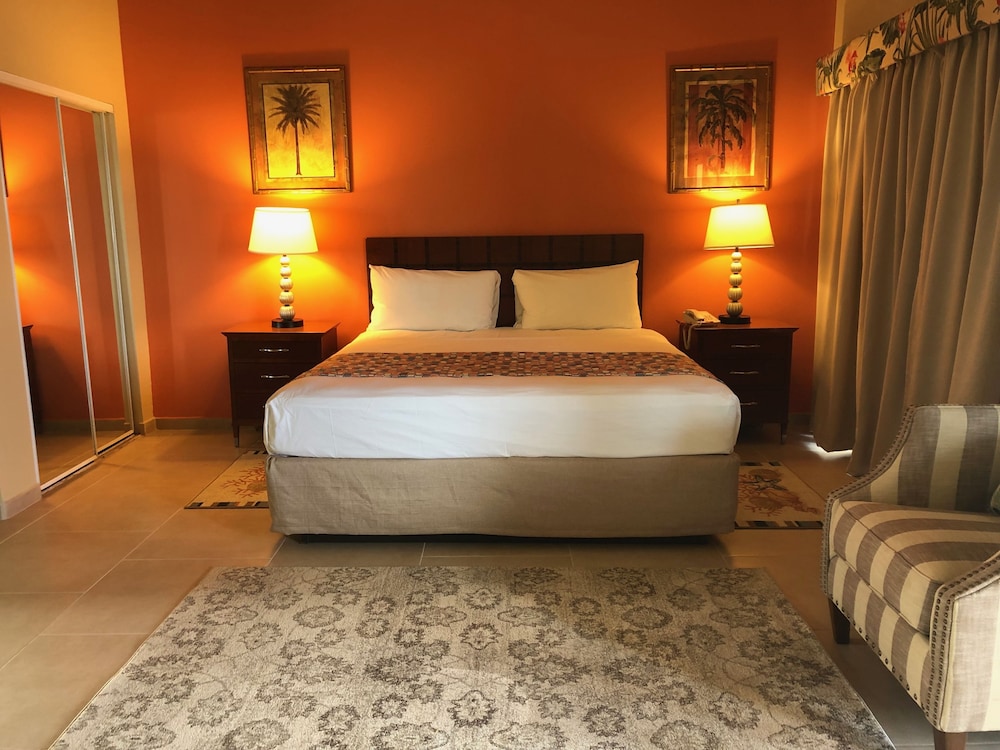 Deluxe Studio, 1 King Bed, Kitchenette