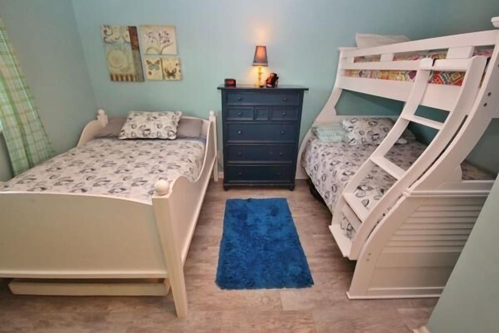 Condo, 2 Bedrooms, Beachside photo 1