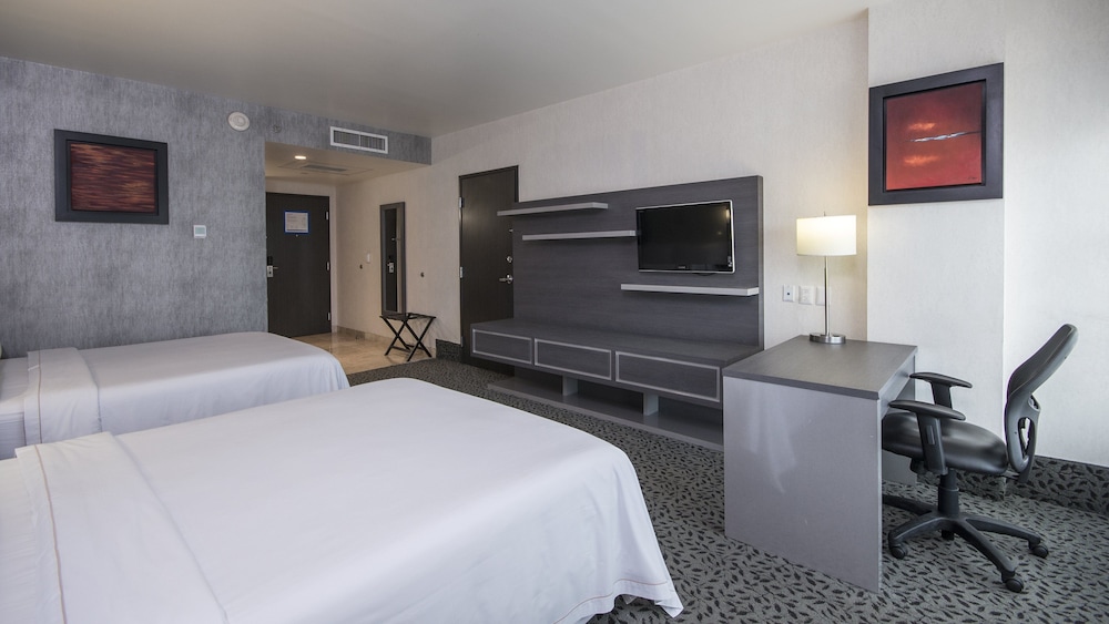 Standard Room, 2 Queen Beds, Garden View photo 2