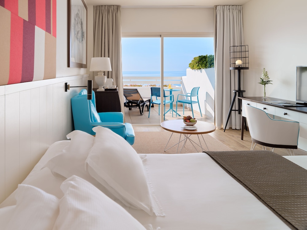 Superior Double Room (Privilege, 2 Adults + 1 Child) - Photo 1