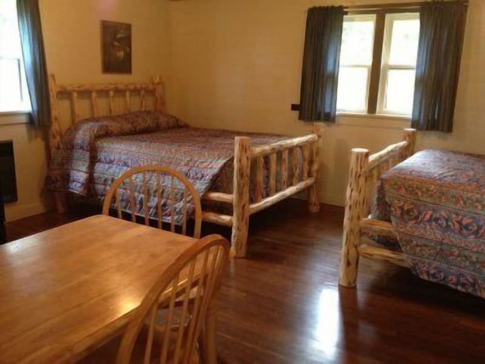 Cabin 2, 2 Double Beds, Kitchen photo 1