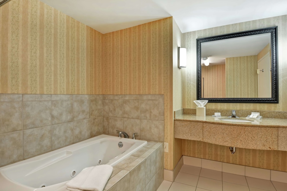 Suite, 2 Queen Beds, Accessible - Photo 4