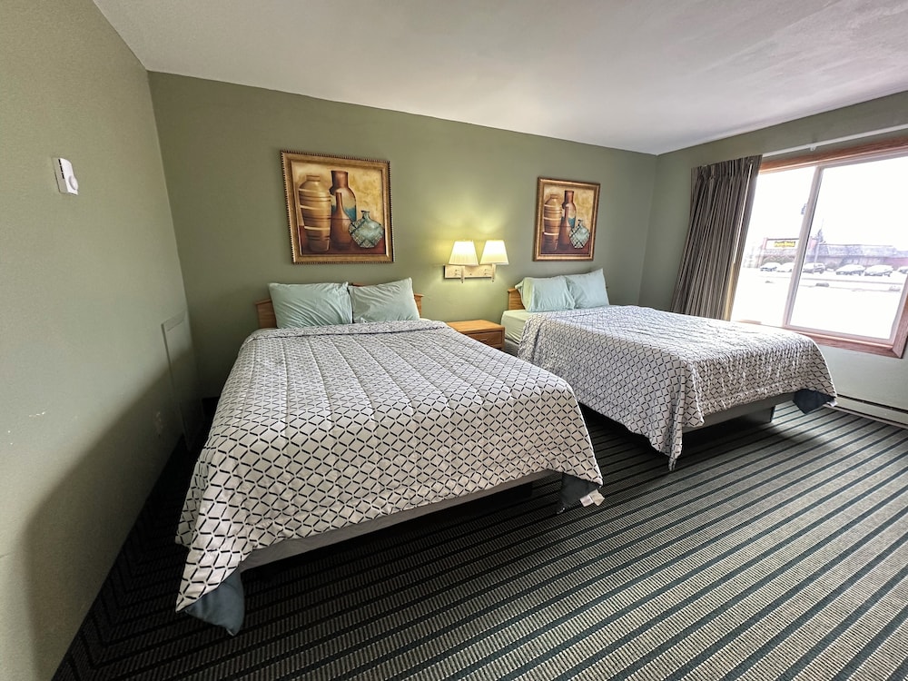 2 Queen Beds - Photo 1