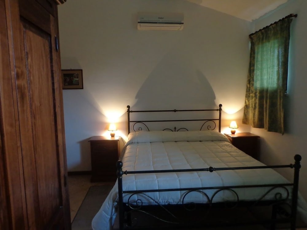 Apartment, 1 Bedroom, Partial Lake View photo 2