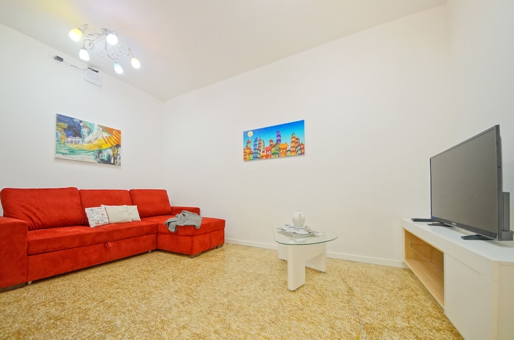 Apartment photo 2