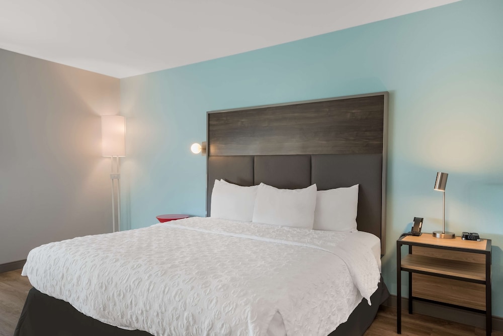 Room, 1 King Bed, Accessible, Bathtub photo 1