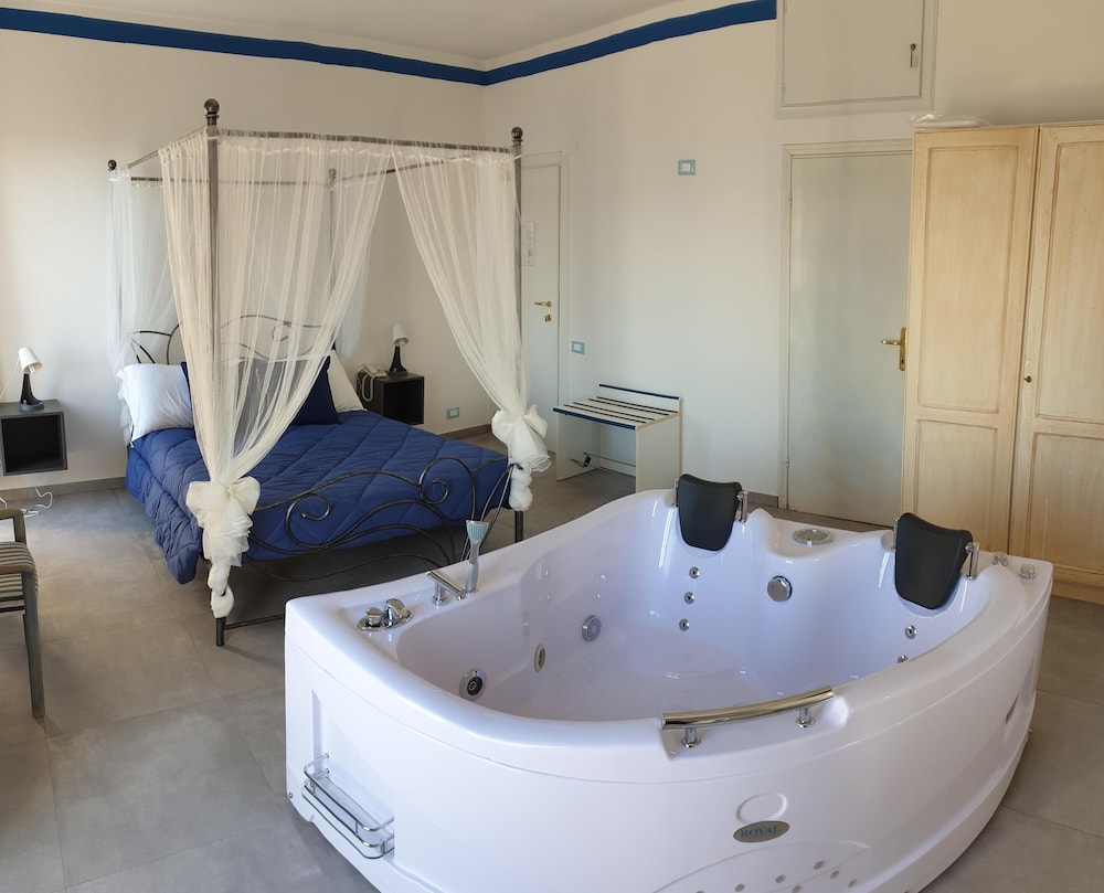 Suite, Hot Tub, Sea View photo 2