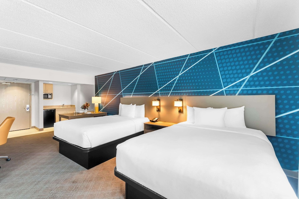 Suite, Multiple Beds, Non Smoking - Photo 5