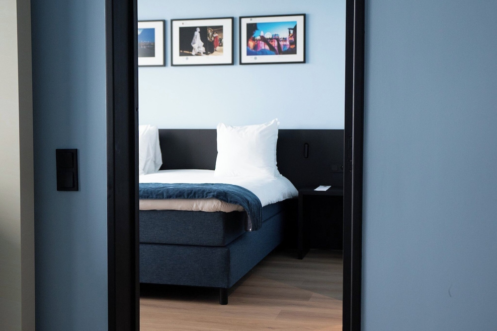 Suite, 1 Bedroom - Photo 6